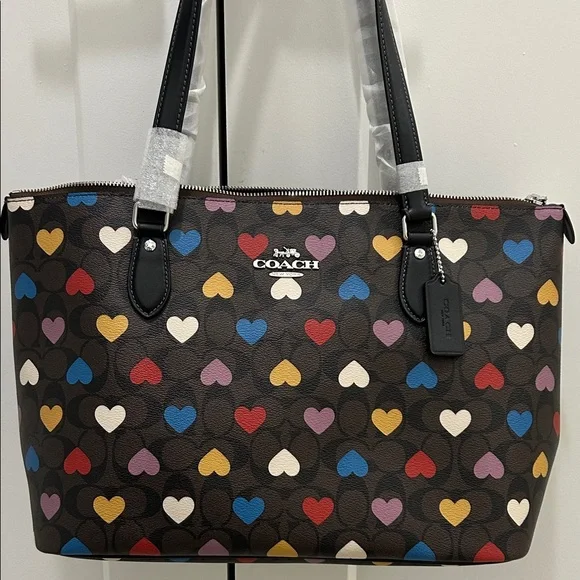 Coach (NWT) Gallery Tote Bag & Wallet in Signature Canvas & Heart Print - Picture 3 of 17
